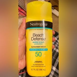 Neutrogena Beach Defense Water + Sun Protection Sunscreen Lotion SPF 50 UVA- UVB